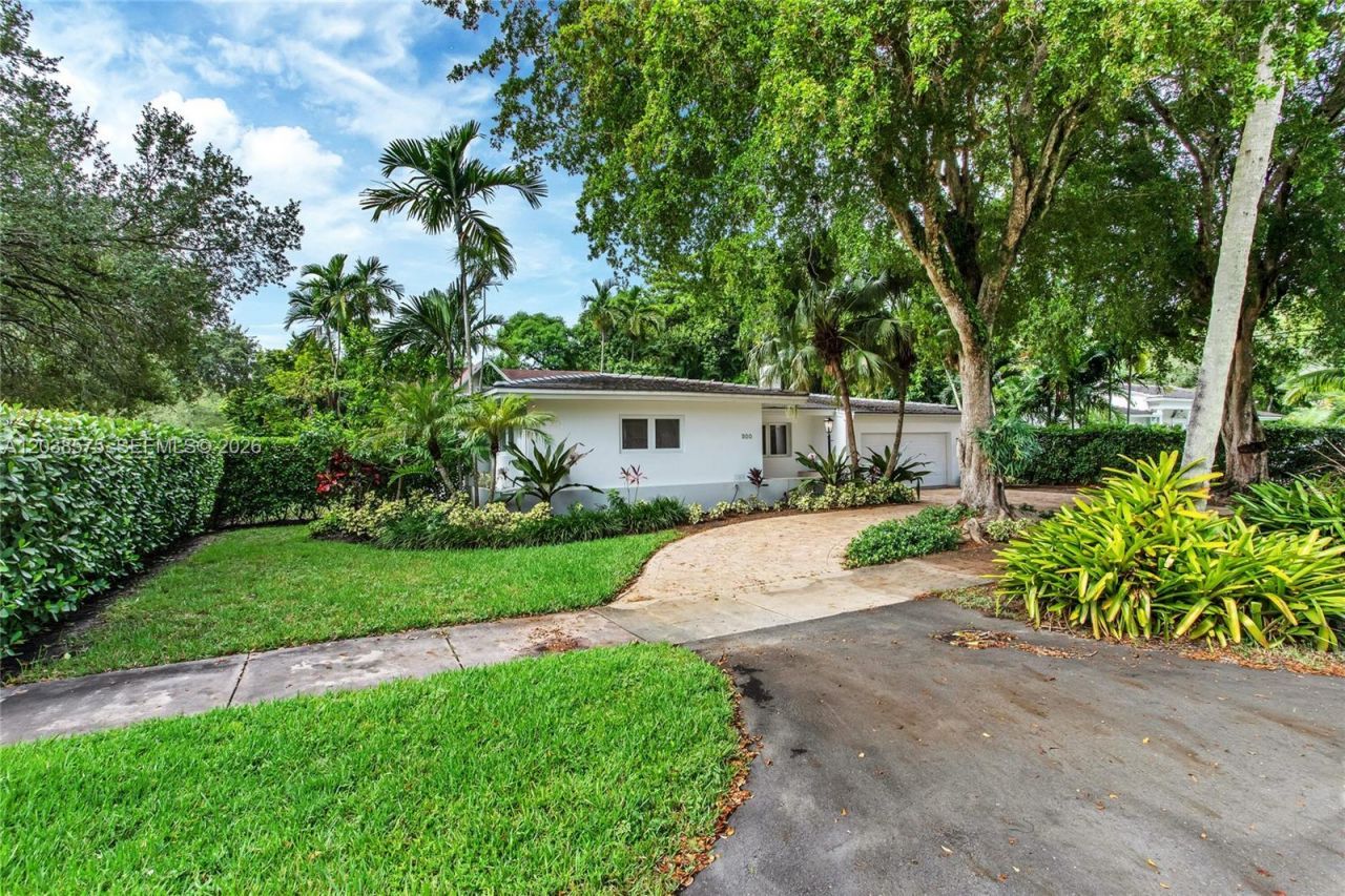1100 S Alhambra Cir, Coral Gables, FL 33146 Photo