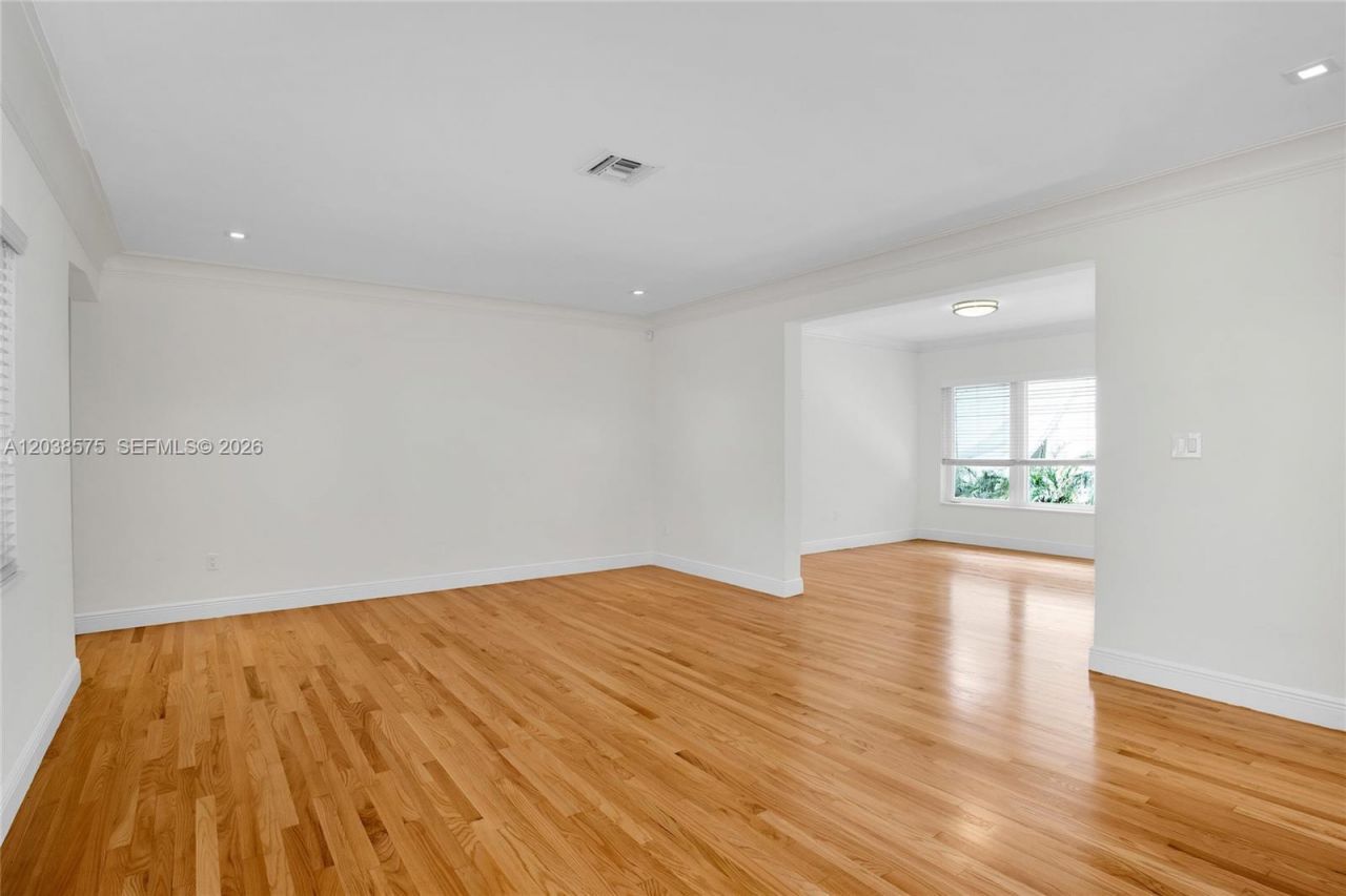 1100 S Alhambra Cir, Coral Gables, FL 33146 Photo