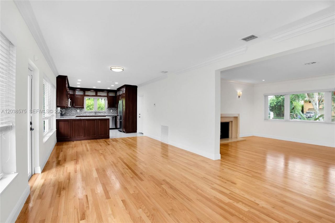 1100 S Alhambra Cir, Coral Gables, FL 33146 Photo