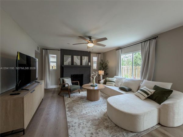 1813 SW 10th St , Unit 1813, Fort Lauderdale, FL 33312