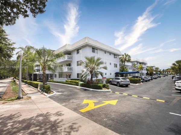 100 Edgewater Dr , Unit 142, Coral Gables, FL 33133