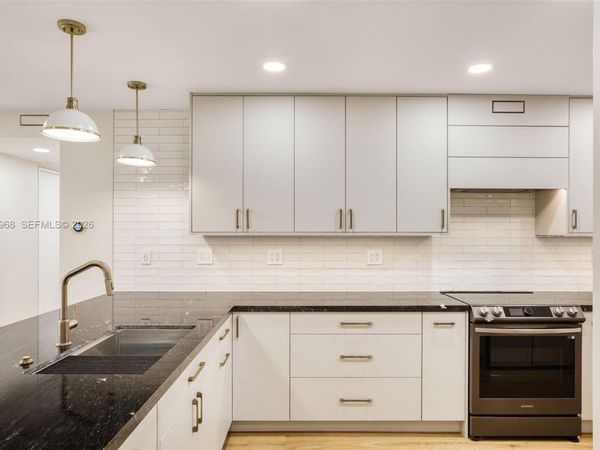 100 Edgewater Dr , Unit 142, Coral Gables, FL 33133
