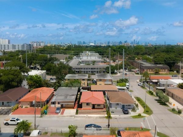509 NW 57th Ct , Miami, FL 33126