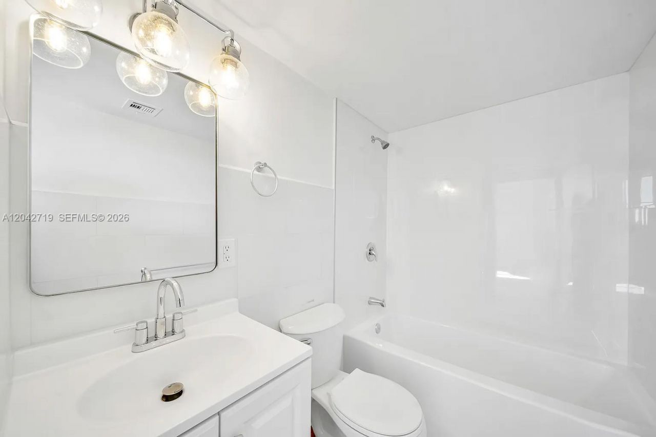 501 SW 1st St , Unit 502, Miami, FL 33130 Photo