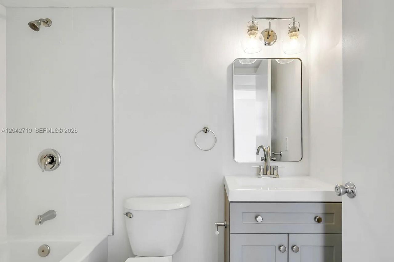 501 SW 1st St , Unit 502, Miami, FL 33130 Photo