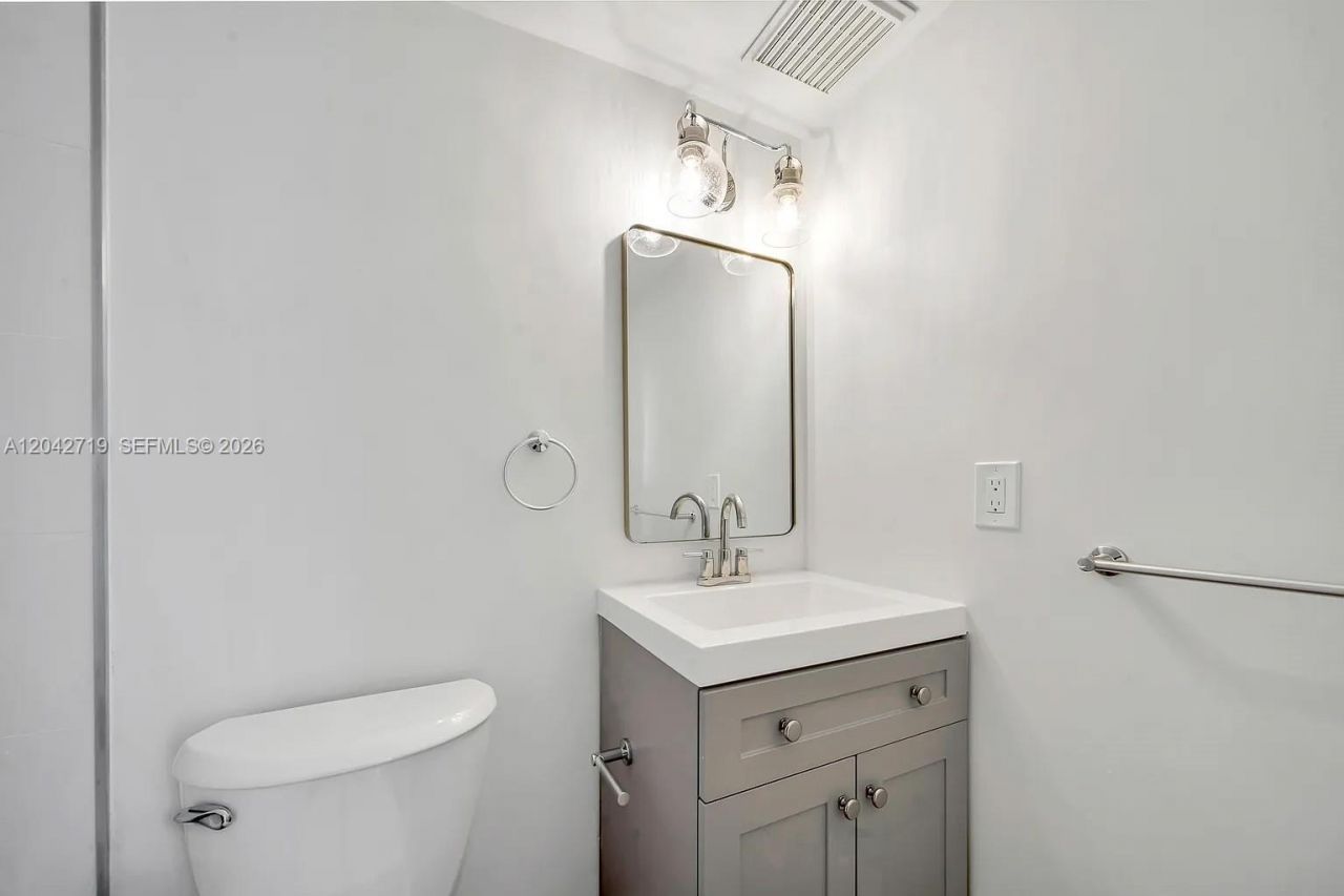501 SW 1st St , Unit 502, Miami, FL 33130 Photo