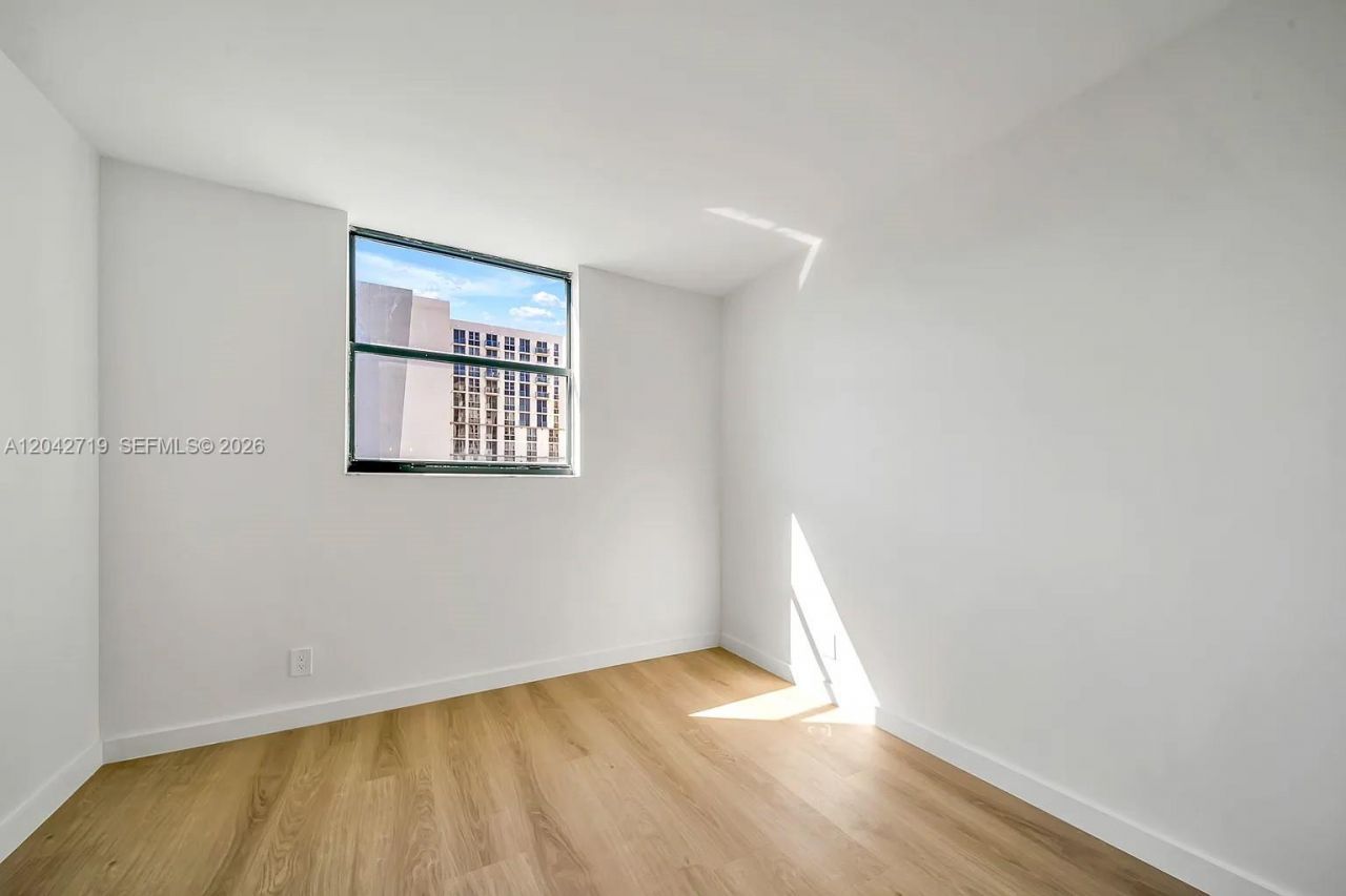 501 SW 1st St , Unit 502, Miami, FL 33130 Photo