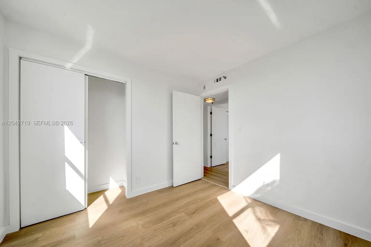 501 SW 1st St , Unit 502, Miami, FL 33130 Photo