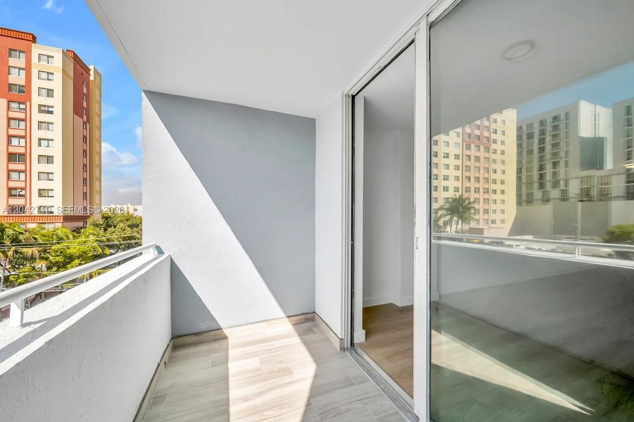 501 SW 1st St , Unit 502, Miami, FL 33130 Photo