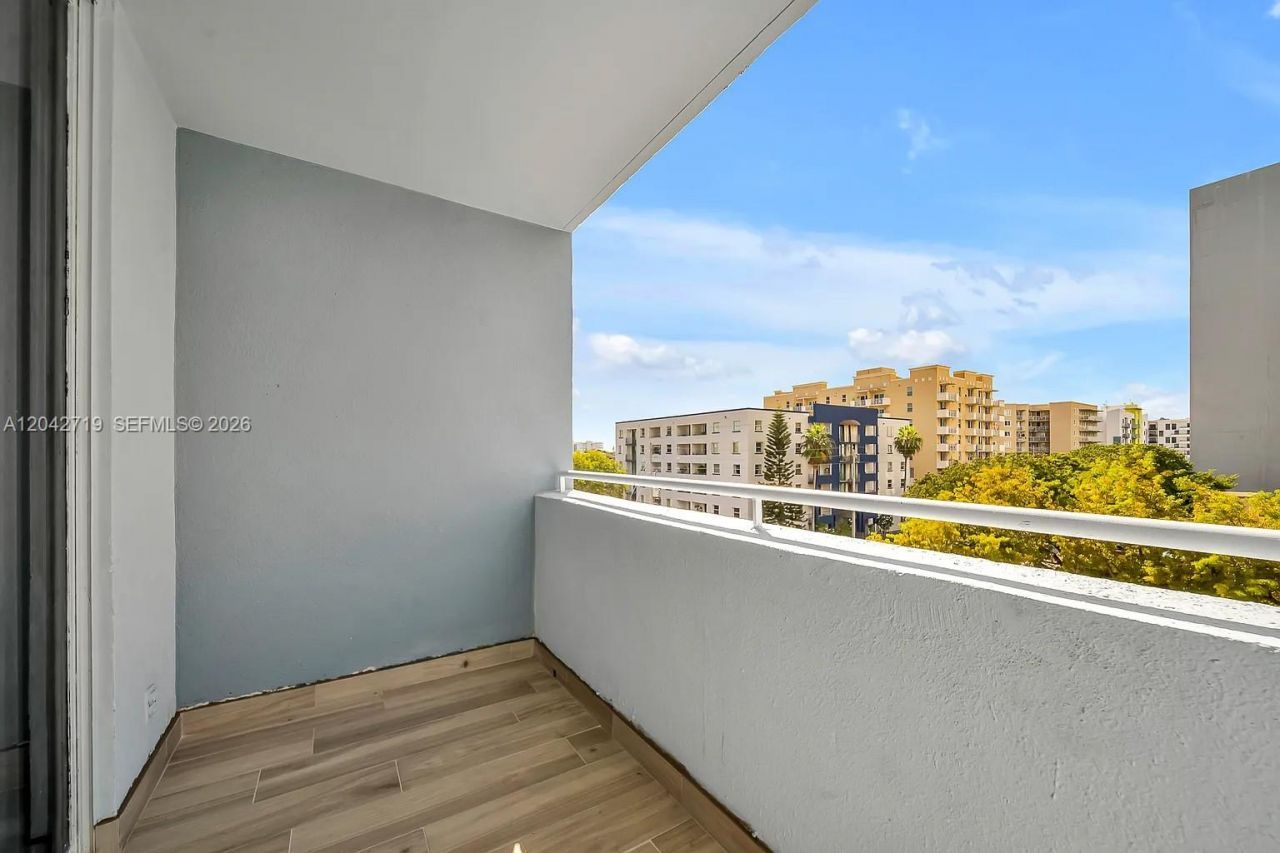 501 SW 1st St , Unit 502, Miami, FL 33130 Photo