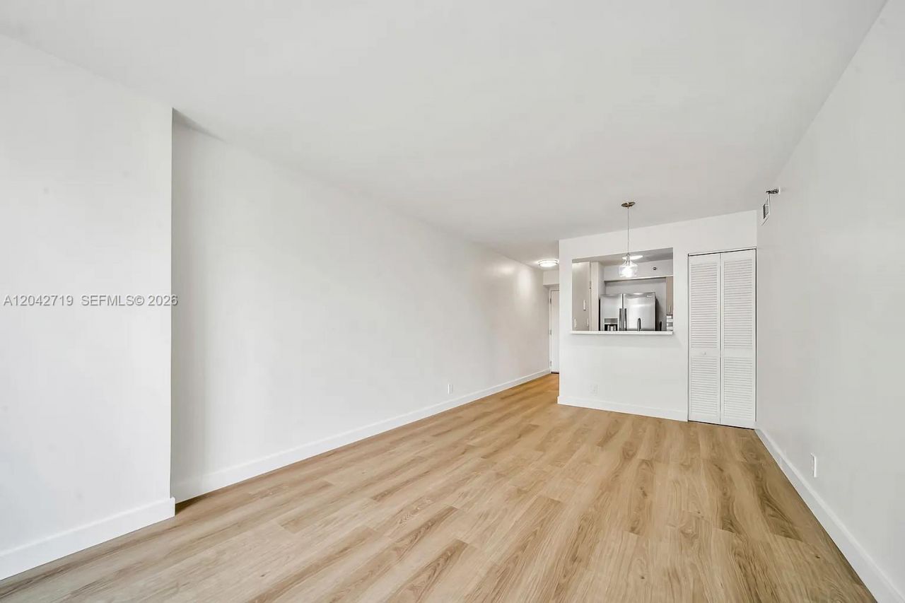 501 SW 1st St , Unit 502, Miami, FL 33130 Photo
