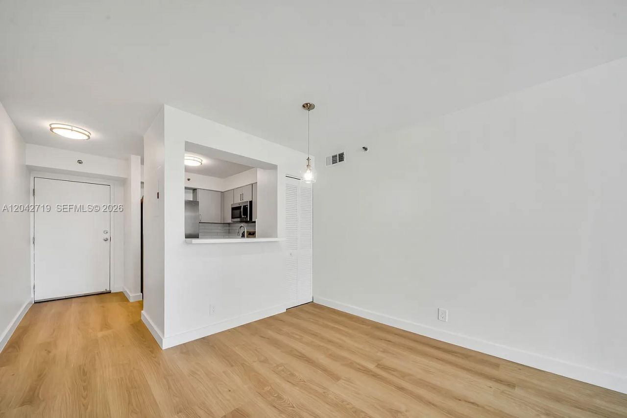 501 SW 1st St , Unit 502, Miami, FL 33130 Photo