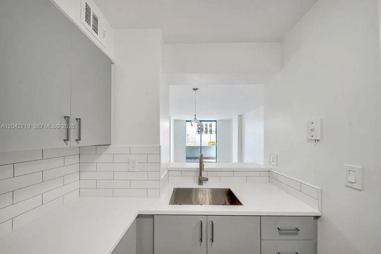 501 SW 1st St , Unit 502, Miami, FL 33130 Photo