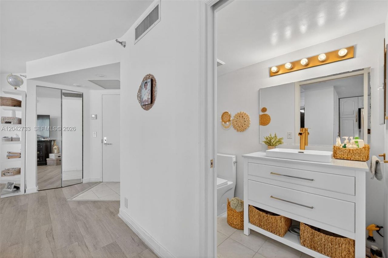 3500 Mystic Pointe Dr , Unit 1804, Aventura, FL 33180 Photo