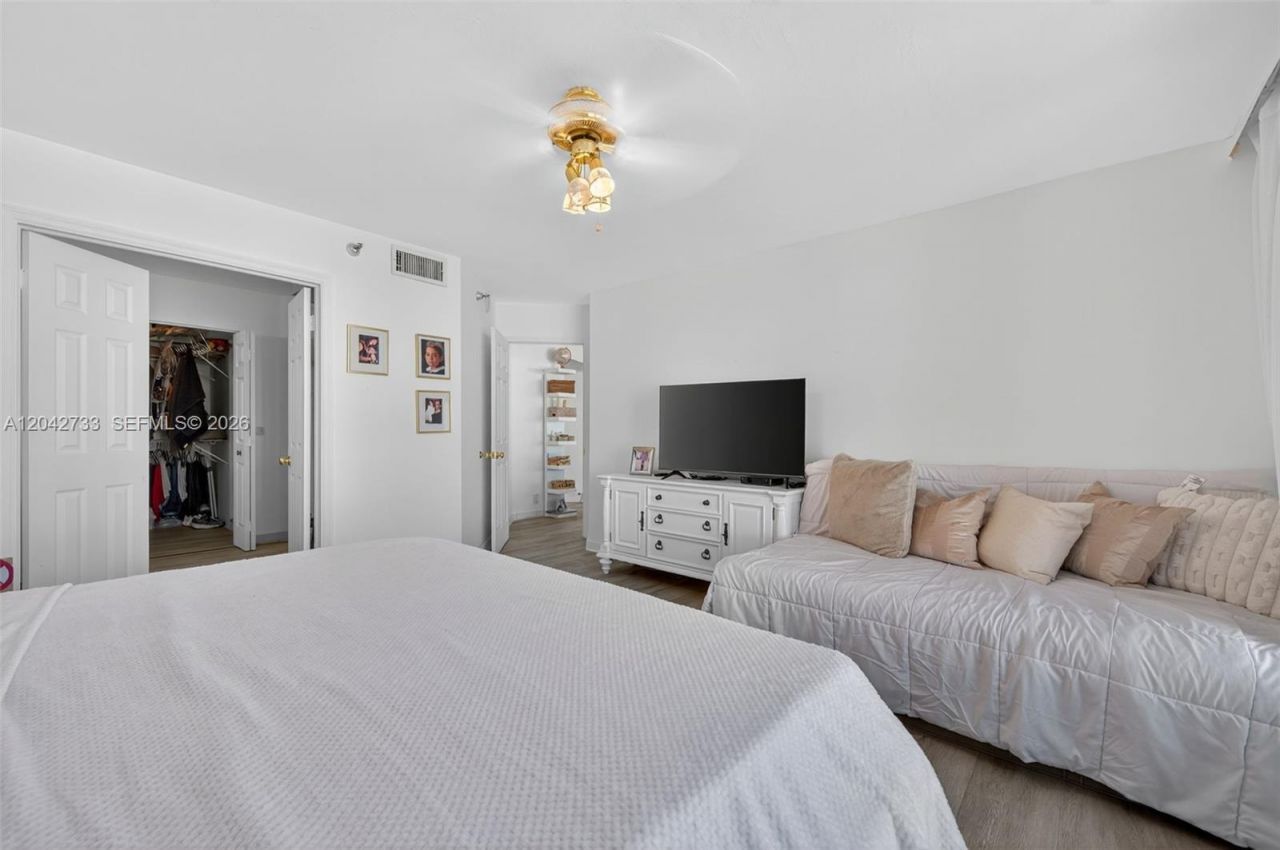 3500 Mystic Pointe Dr , Unit 1804, Aventura, FL 33180 Photo
