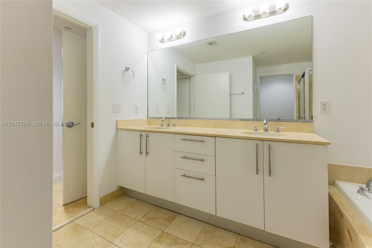 3330 NE 190th St , Unit 1112, Aventura, FL 33180 Photo