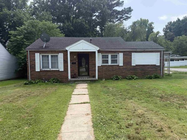 794 W Davis Street , Piggott, AR 72454