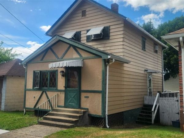 1202 Crescent Avenue, Ellwood City, PA 16117