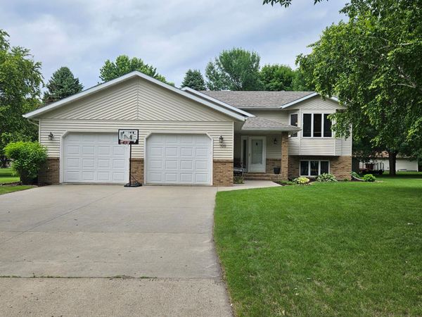 709 8th Avenue SE, Barnesville, MN 56514
