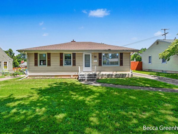 111 Katherine Drive NE, Grand Rapids, MI 49505