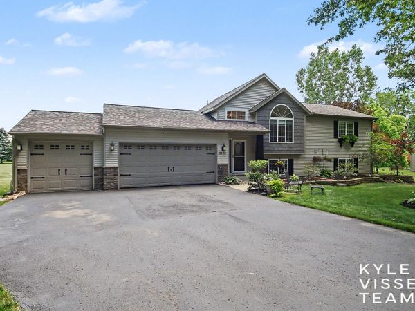 1156 Cumberland Avenue SE, Lowell, MI 49331