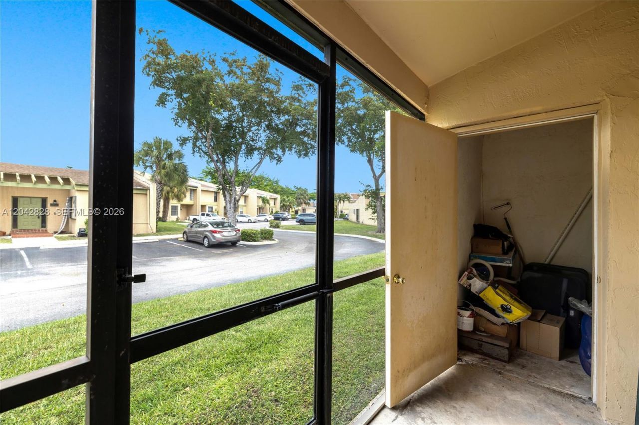 1491 NW 95th Ter, Unit 201, Pembroke Pines, FL 33024 Photo