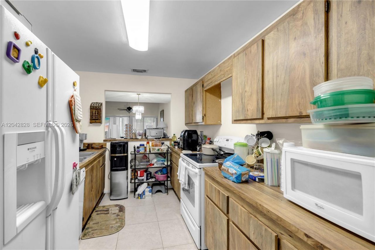 1491 NW 95th Ter, Unit 201, Pembroke Pines, FL 33024 Photo