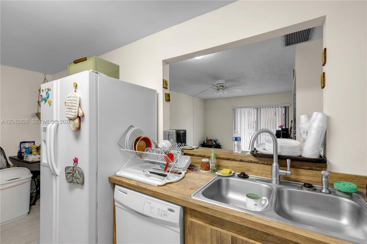 1491 NW 95th Ter, Unit 201, Pembroke Pines, FL 33024 Photo
