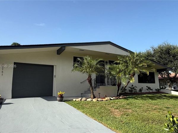 10751 SW 48th St, Davie, FL 33328