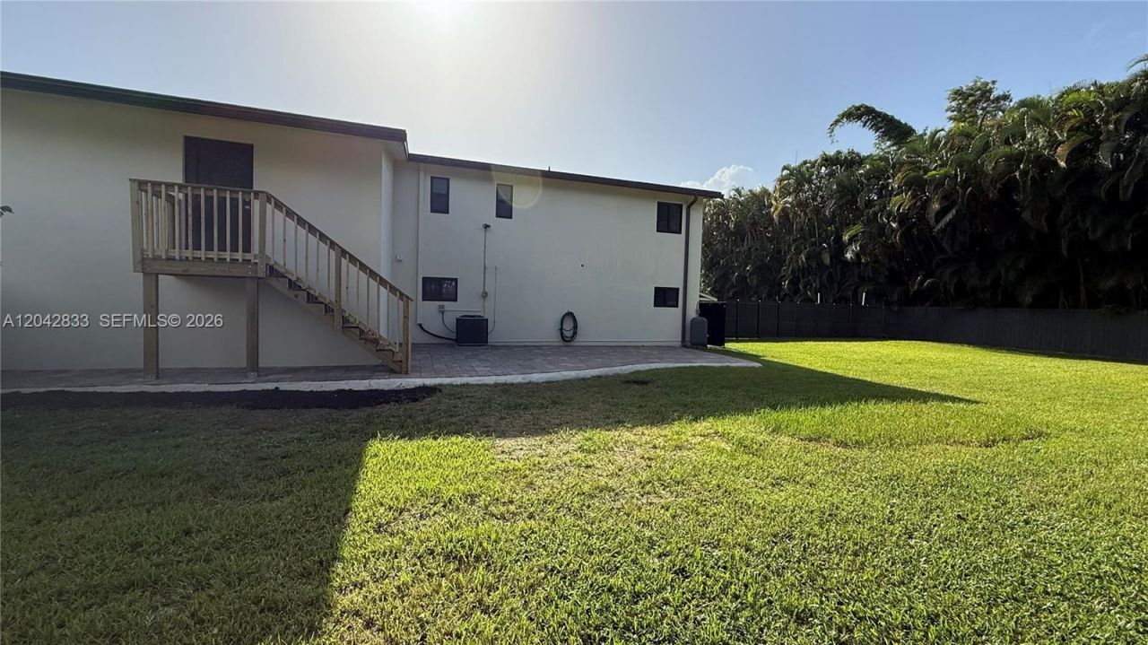 10751 SW 48th St, Davie, FL 33328 Photo