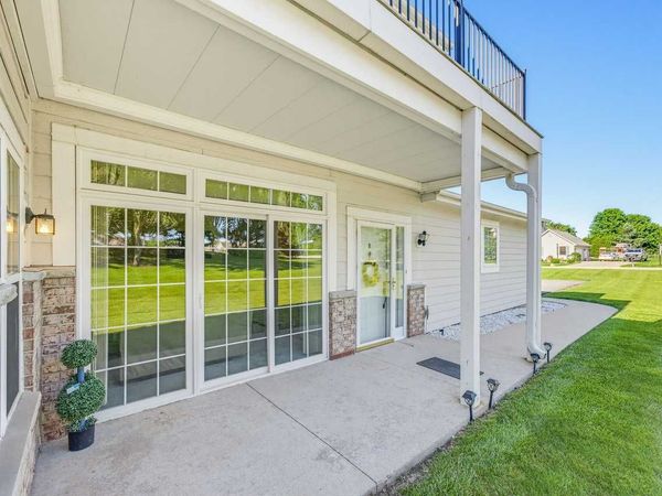 6551 Meadowlands CIRCLE, Unit 4 B, Pleasant Prairie, WI 53158