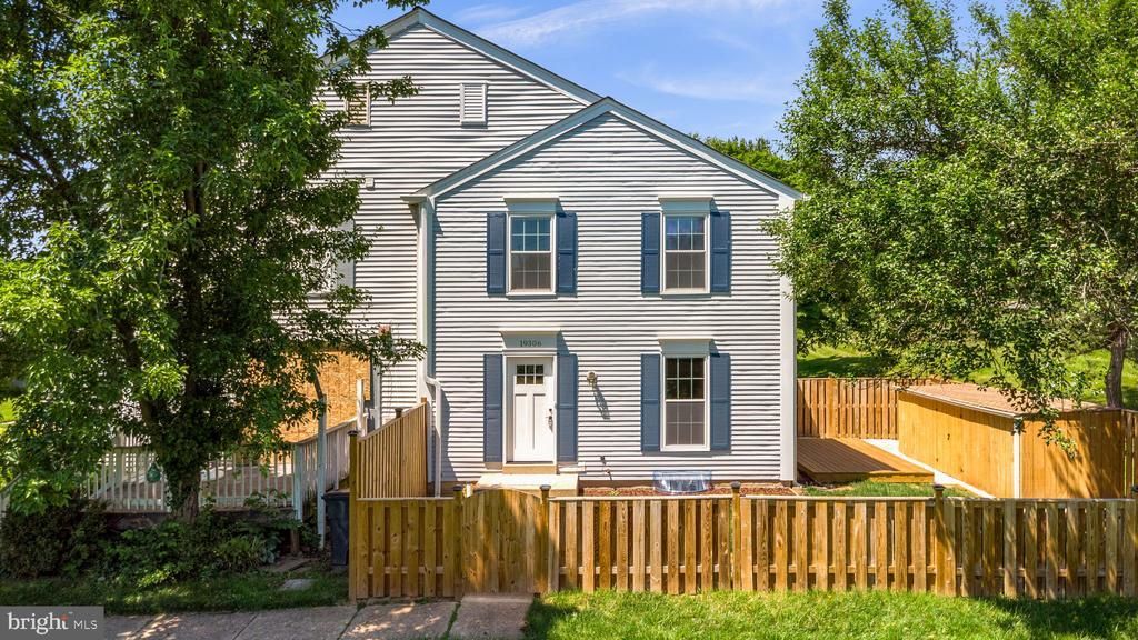 19306 Sandy Lake Drive, Gaithersburg, MD 20879 Main Photo