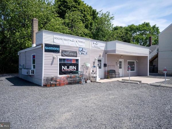 11 E EAST MAIN STREET STREET, TUCKERTON, NJ 08087