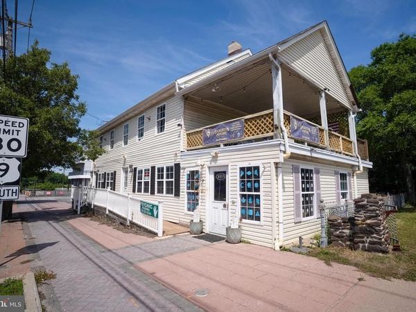 17 E EAST MAIN STREET STREET, TUCKERTON, NJ 08087