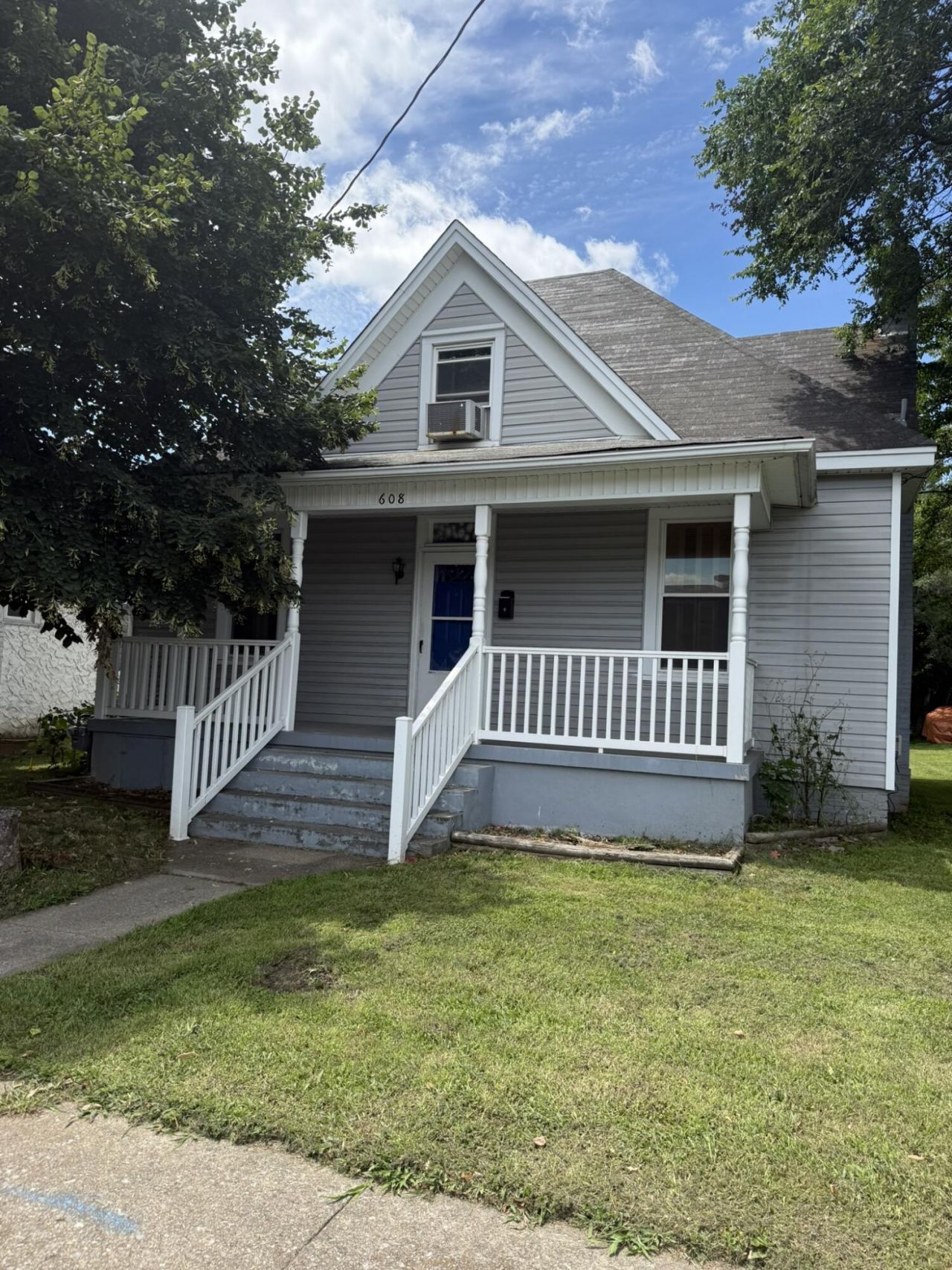 608 W Main St, Covington, VA 24426 Main Photo