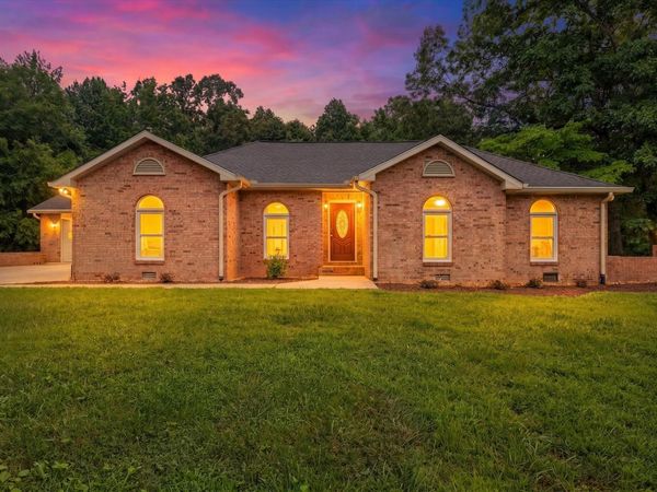 3549 Thomasville Rd , Chapmansboro, TN 37035