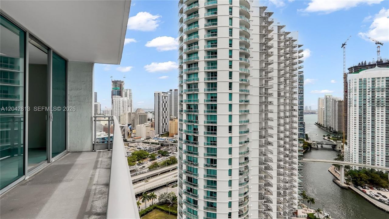 90 SW 3rd St , Unit 3003, Miami, FL 33130 Photo