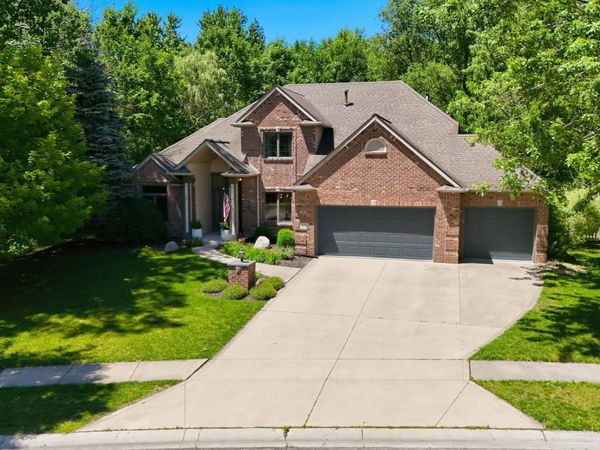 1103 Falcon Creek Parkway, Fort Wayne, IN 46804