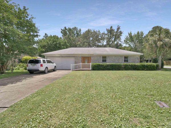 219 Norwich Dr, Gulf Breeze, FL 32561