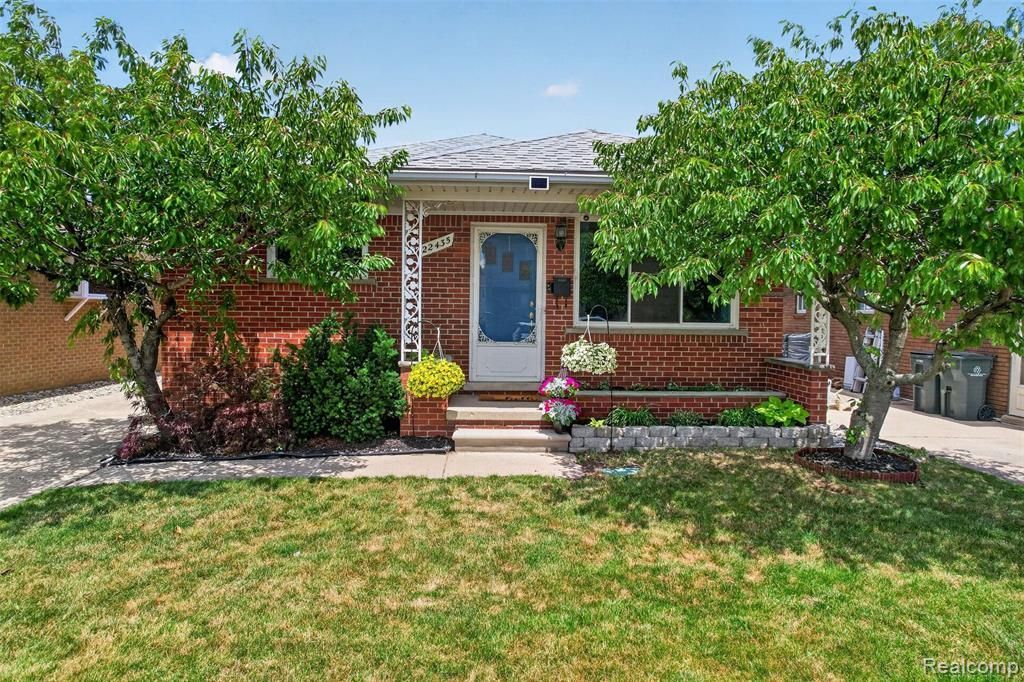 22435 Lange Street, Saint Clair Shores, MI 48080 Main Photo