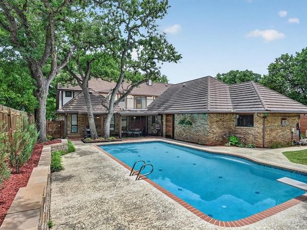 2304 Wakeforest Court, Arlington, TX 76012