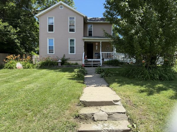 841 N Waterloo Avenue, Jackson, MI 49202