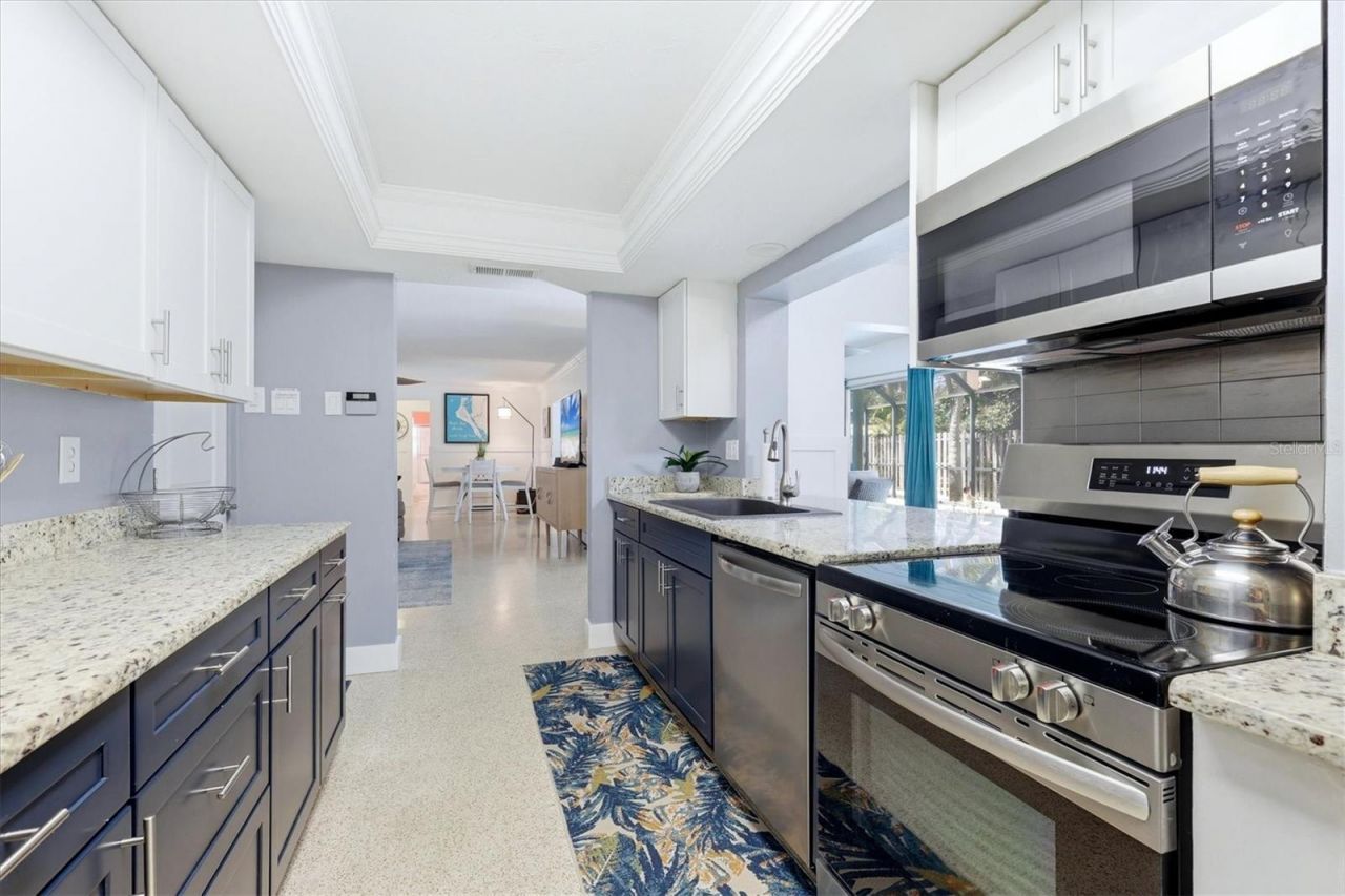 5128 Oxford Drive, Sarasota, FL 34242 Photo