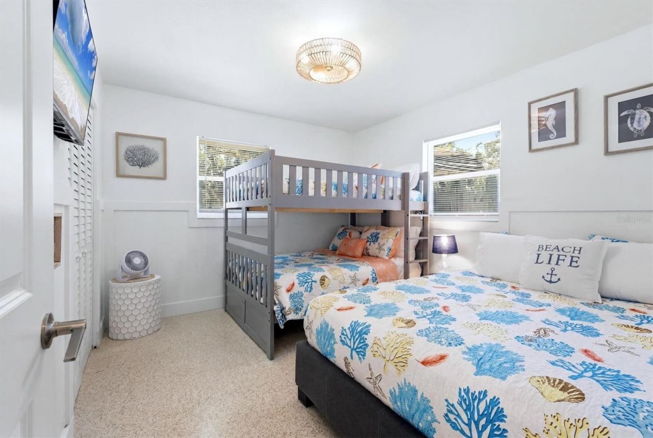 5128 Oxford Drive, Sarasota, FL 34242 Photo