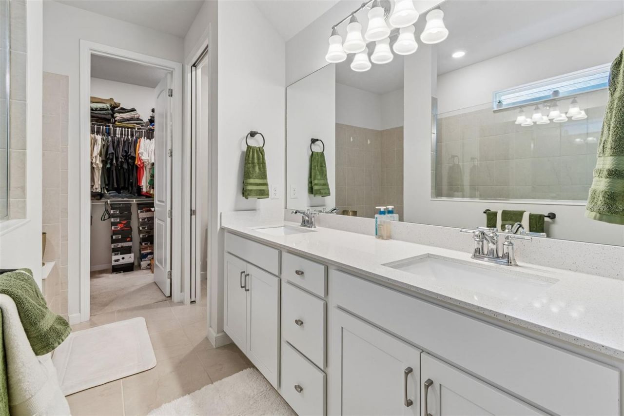6390 Bradford Woods Drive, Zephyrhills, FL 33542 Photo