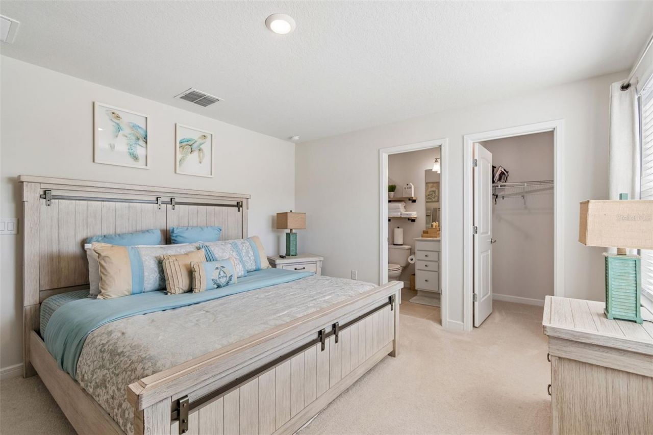6390 Bradford Woods Drive, Zephyrhills, FL 33542 Photo