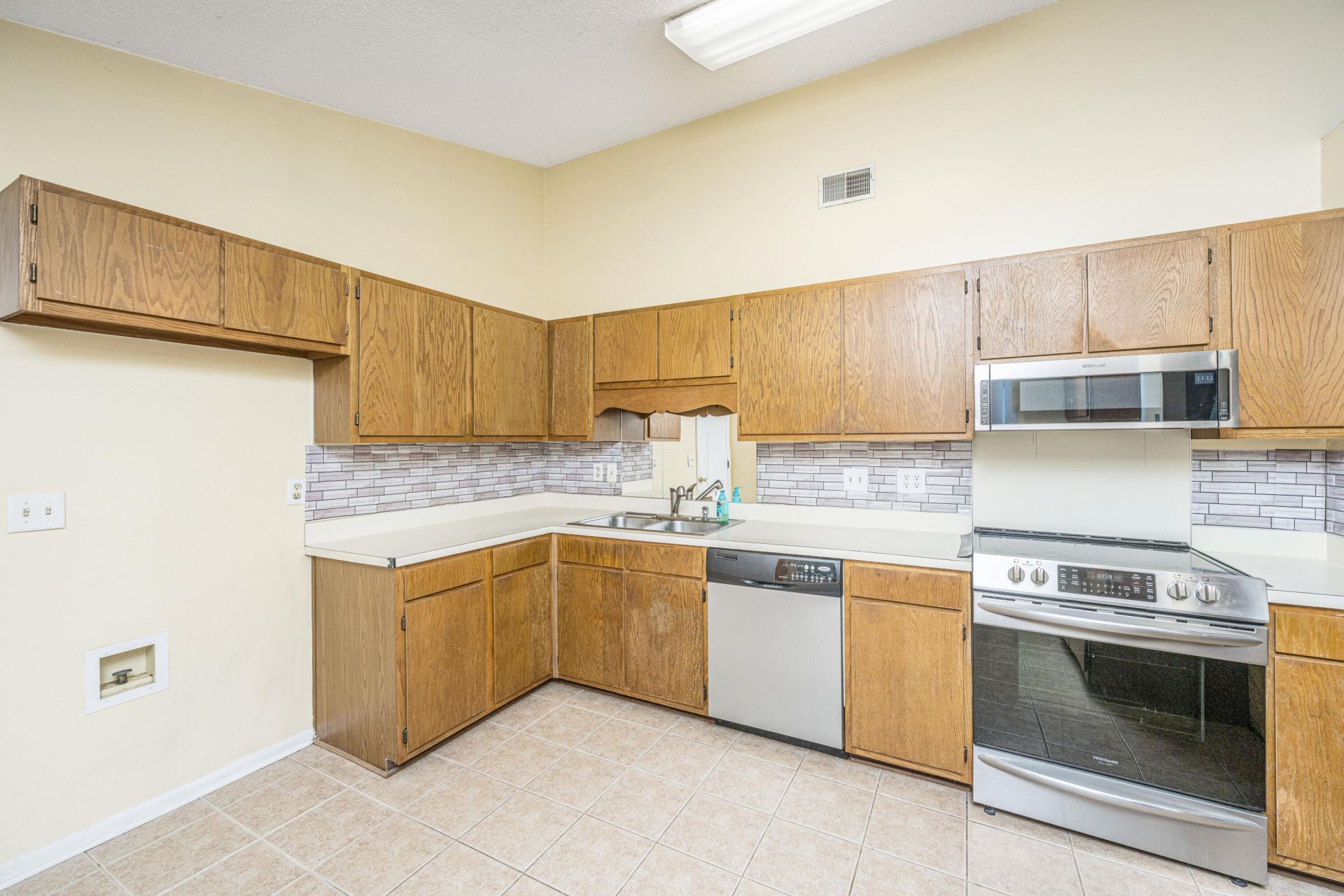 1029 Oakcrest Drive Photo 11