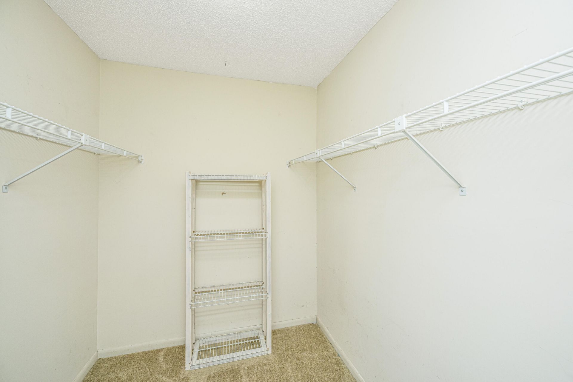 1029 Oakcrest Drive Photo 14