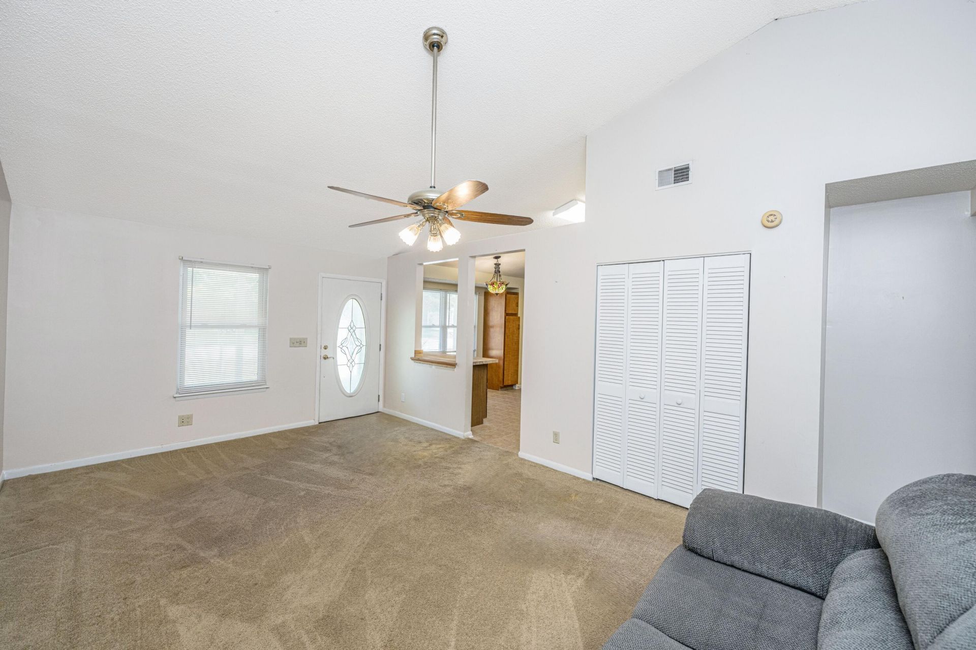 1029 Oakcrest Drive Photo 4