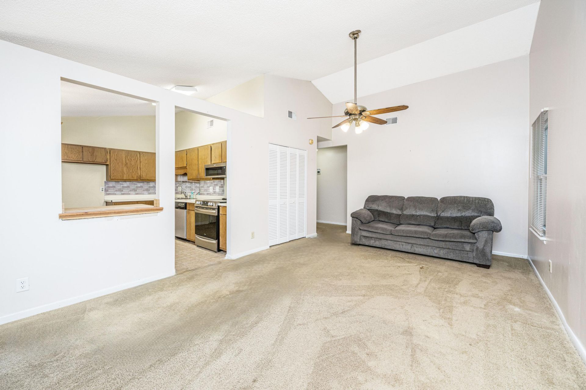 1029 Oakcrest Drive Photo 5